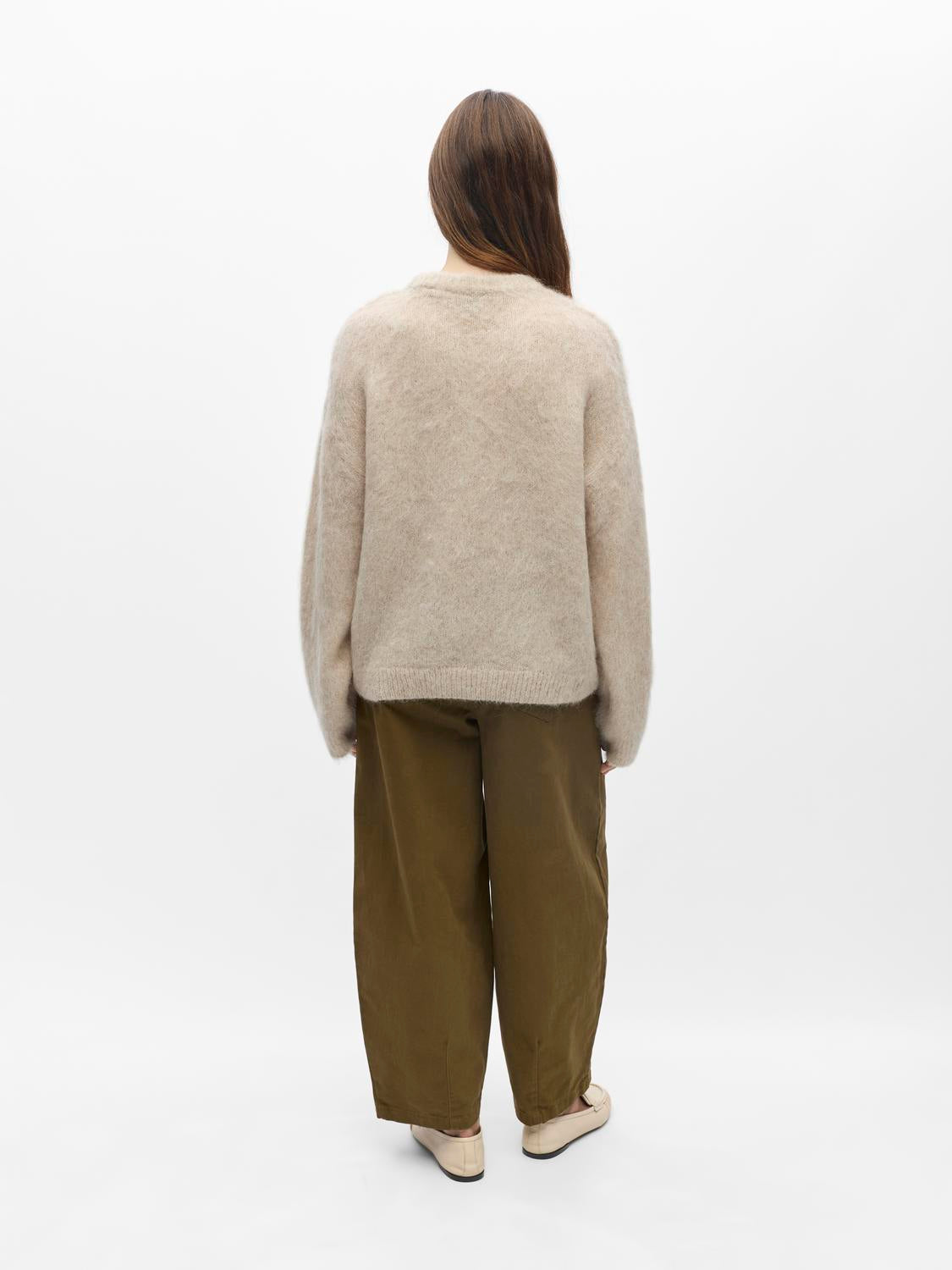 model_shot-back